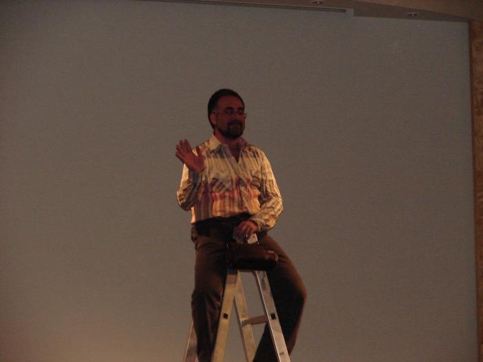 Kljub temu, da pristop države Slovenije do davkov večkrat meji na cirkusantsvo, žongliramo in eskiviramo ter obvladujemo davčno področje po vašem okusu. Se vidimo na naslednjem srečanju - KRAJ?? ... 2008.