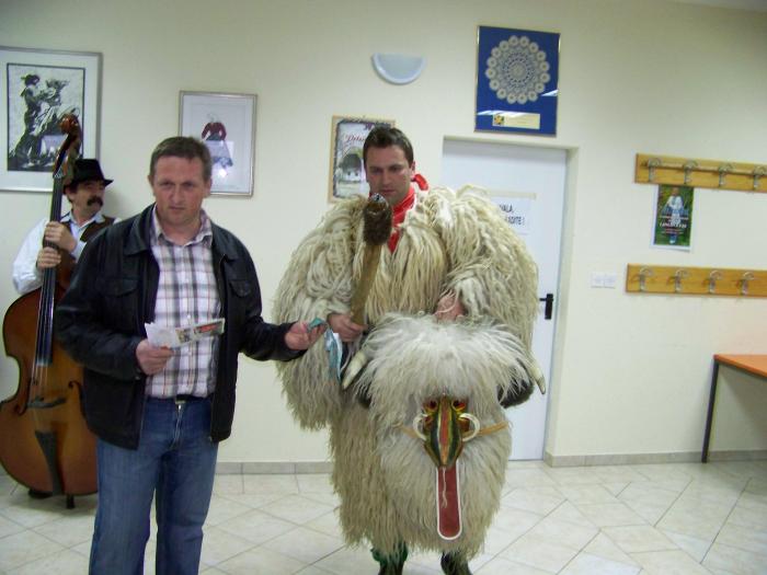 NI dacar ... = korant - mlad samski fant, ki korantovo odpravo za svoje vragolije uporabi v času med svečnico in pepelnico.