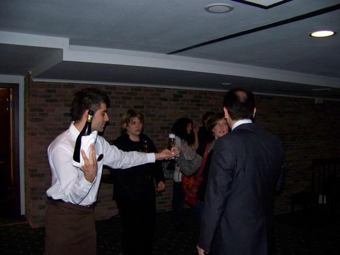 Tudi za vas aperitivček - kot dobrodošlica in uvod v slavnostno večerjo.