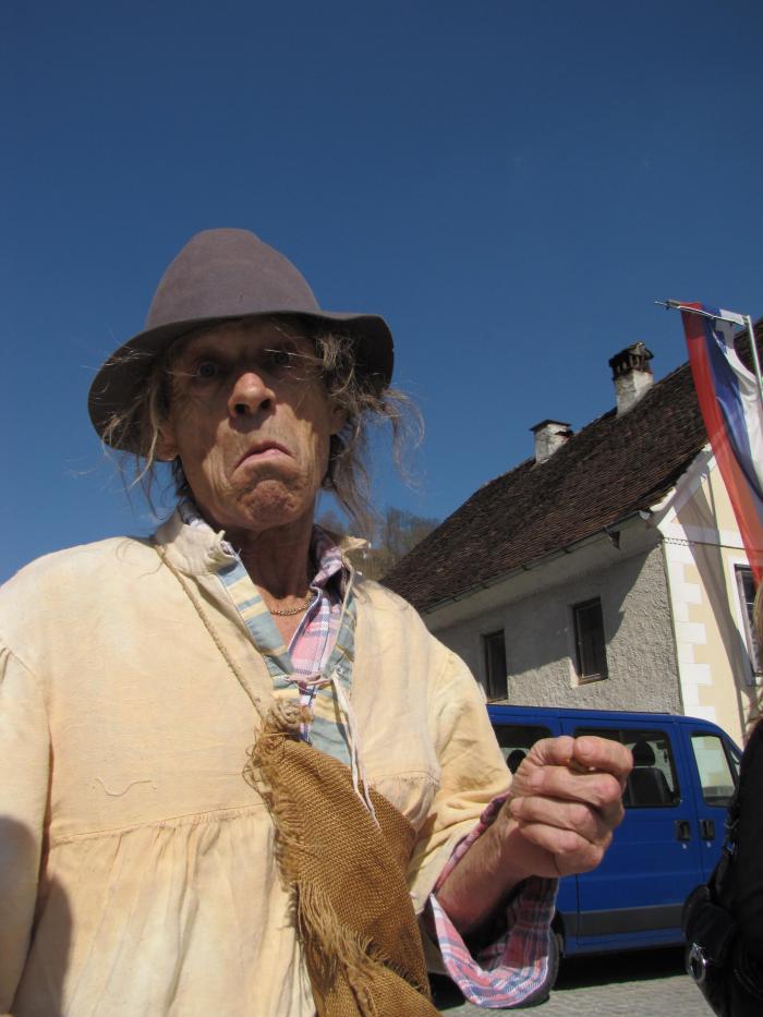  Jast zagotovo nisem n`č naredil! ... in kdo je bil? ... A ta`n ta`n tadruj??