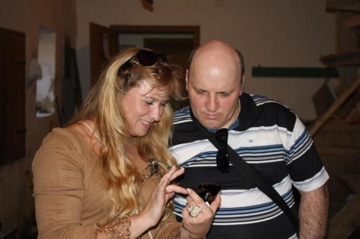 Kaj imaš ti tole in kaj mi boš pokazala? ... A tukaj da ni dacarjev??