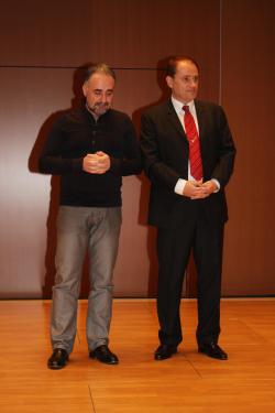 Za kaj pa bi se kesal? ... hmm ... Kaj pa naj letos ponudiva?