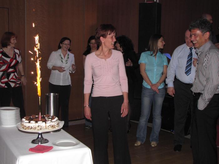 Presenečenje za slavljenko ... pozitivno vas želimo presenetiti tudi na 14. srečanju - vabljeni k udeležbi.