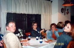 Prestrašen davkoplačevalec in zadovoljne davkoplačevalke. Še posebej z orehovimi palačinkami. S smetano !!!