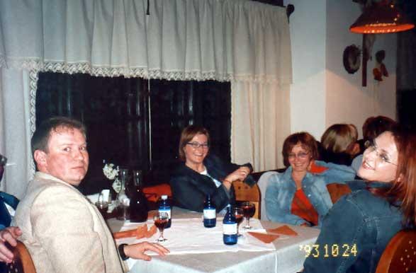 Prestrašen davkoplačevalec in zadovoljne davkoplačevalke. Še posebej z orehovimi palačinkami. S smetano !!!