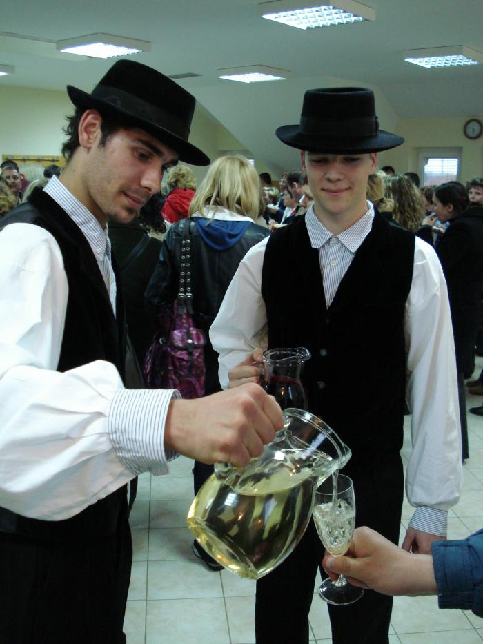 Le točita ... kaplica na kapljico = deci ... domače imam najraje.