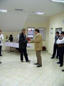 Martin Krpan pri (prijetni) protokolarni dolžnosti ... a ga bodo poskušali tudi usedlati??