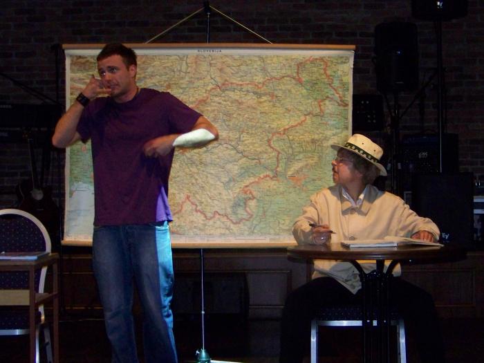 ... Kaj boš klical? ... DESETINA butec. Sedi.