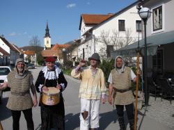 Martinu Krpanu in njegovi kobilici pa smo raje pomahali v slovo:-)