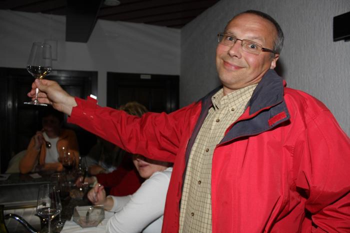 Premija - PRŠUT po belih rokavicah - temu se nazdravi.