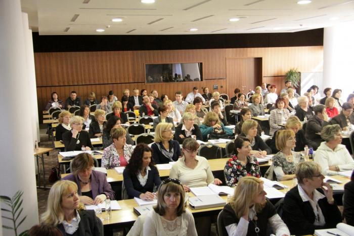 Zanimiv in izjemno bogat izobraževalni del programa srečanja je tudi v 2011 napolnil predavalnico.