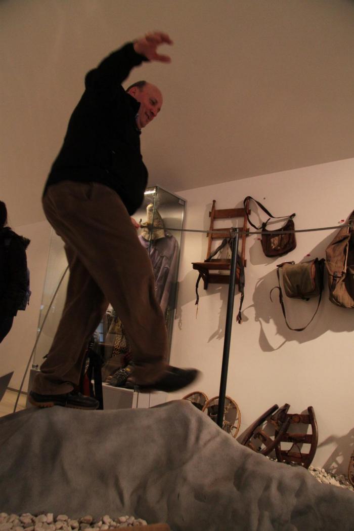 Opozorilo za v gore:V gore le s primerno opremo - kot je videti, pa to najbolj pogumnih ni ustavilo!:-)