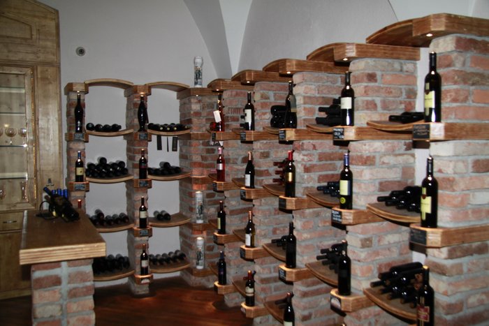 V toti presneti, ta ra tata, v Štajerski kleti, ta ra tata … 