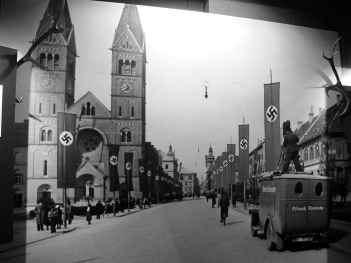 Zgodovina je učiteljica življenja … fašistični Maribor; zakaj pa imamo v Mariboru tako mogočno Frančiškansko cerkev? »Povabilo« - naj vsaka xxxxx prinese dve opeki in očiščena bo svojih grehov«?