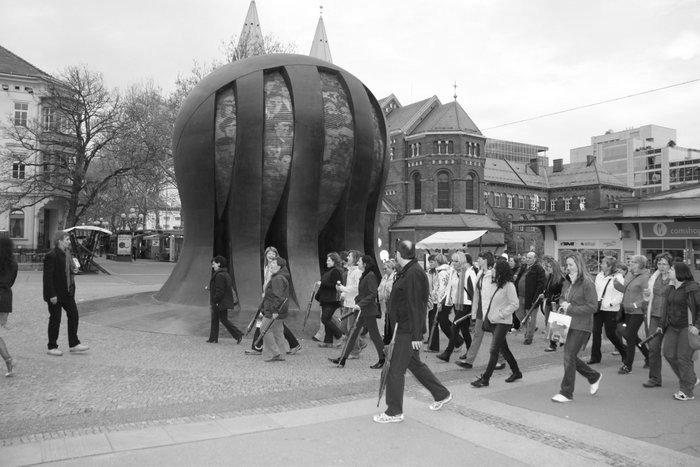 Je bil gologlavi davčni detektiv?? NE = Kodžak; spomenik NOB.