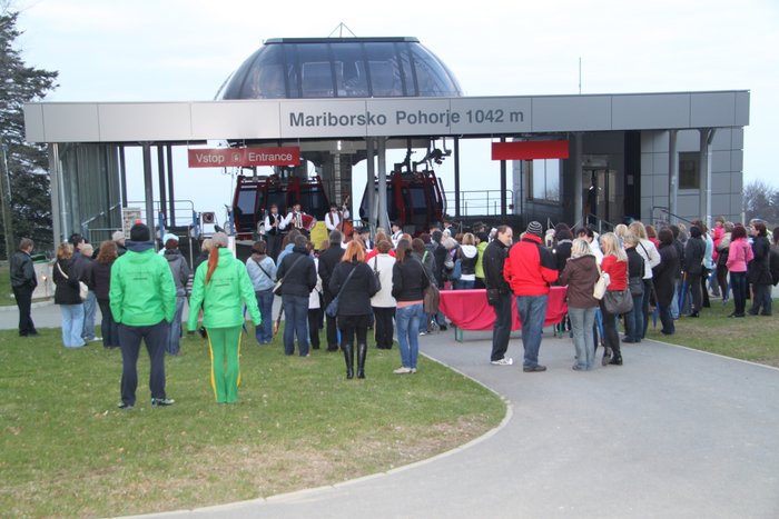 Najvišja geografska točka našega izleta po Totem Mariboru – Mariborsko Pohorje; borovničke za pogum in folklorna popestritev.