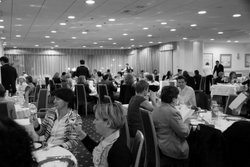 … ocvrta goveja juha … lolopop … dišeči traminec … vse za odlično počutje udeležencev tradicionalnega davčnega druženja.