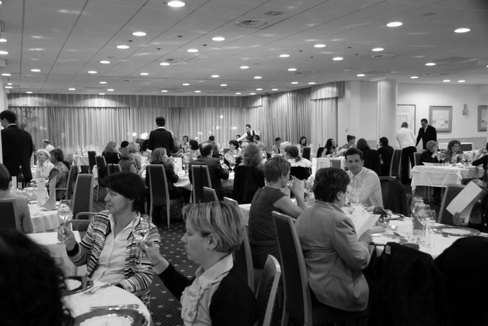 … ocvrta goveja juha … lolopop … dišeči traminec … vse za odlično počutje udeležencev tradicionalnega davčnega druženja.