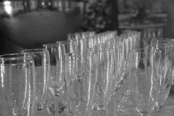 Nalijmo si že čistega vina … tako več ne gre!!