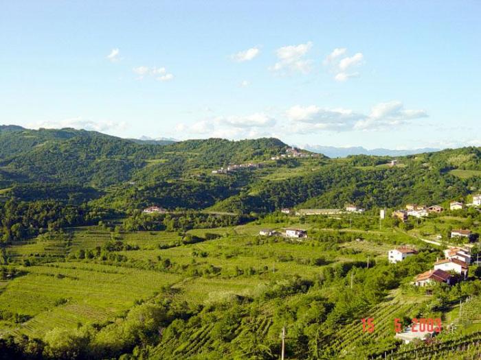 Pogled na brda z razglednega stolpa ...