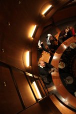 Podnevi in ponoči, le piva si natoči – kdor hoče najti v sebi mir, ta mora piti Laški pir 