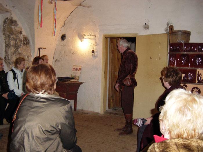 Kdor nosi manjšo številko čevljev, lahko odvaja tudi manj cekinov?!