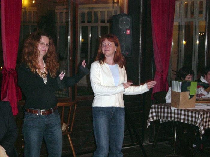 ...  drugi plesali ...