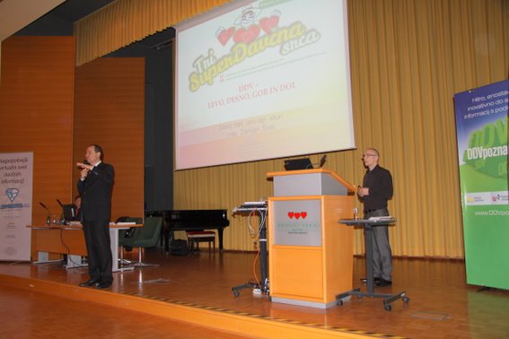 Pozdravni nagovor, predstavitev poteka in DDV – levo, desno, gor in dol … tudi (prvič) v duetu.