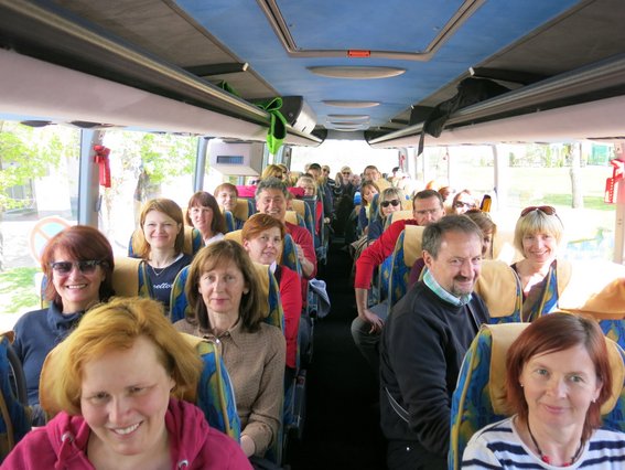 Gremo … na izlet/druženje/spoznavanje …s kulinaričnimi in animacijskim presenečenji = v treh skupinah in s tremi avtobusi … pod naslovom »Po Prekmurski davčni ravnici«.