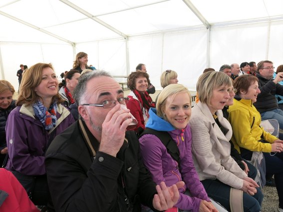 »Nede mi več rasla
 travica zeléna,
 ge se mi je šétala
 lübica libléna.«
 