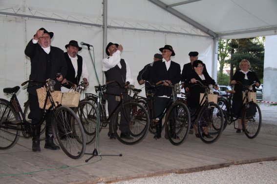 »Seeno je Prekmurje načišno, tan se lidgej ešče znajo stavite, pa si vzejte čas za male stvarij v živlenje« … to velja tudi za starodobnike – stara kolesa ljubiteljev starih koles DIMEK Beltinci.