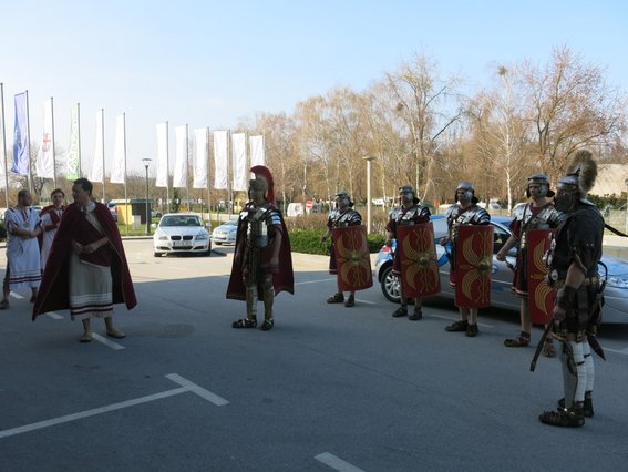 A so prišli s Super Davčnim vozilom