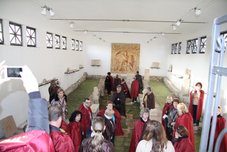 Ogled notranjosti III. mitreja in obred Mitraizma