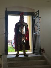 Ali nas bo spustil iz Mitreja?