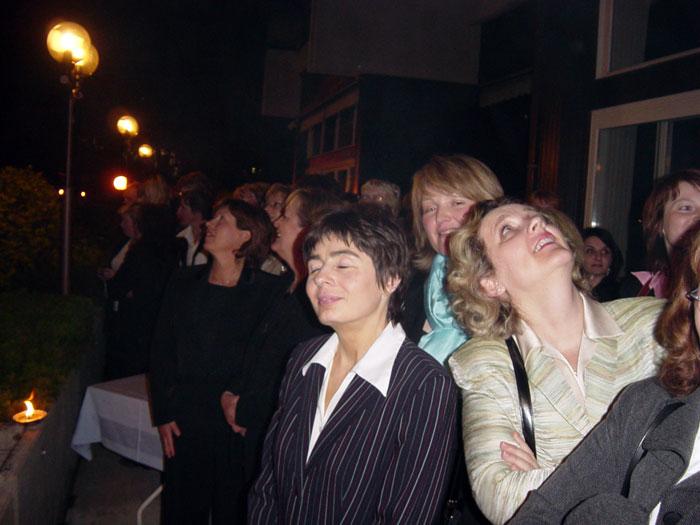 ... a bo od zgoraj tudi kaj??