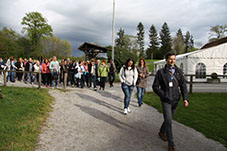 Nekdo pač mora na čelo vrste