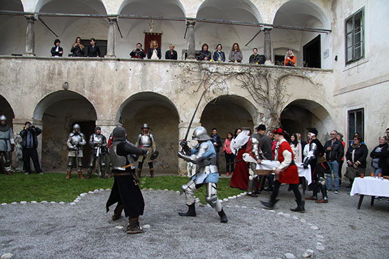 In začenja se boj … prvi zamah …