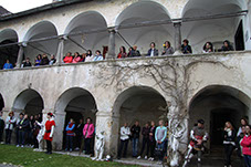 Umik v varno zavetje