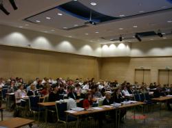 ... še naprej zagotavljajo številčen odziv in polno predavalnico.