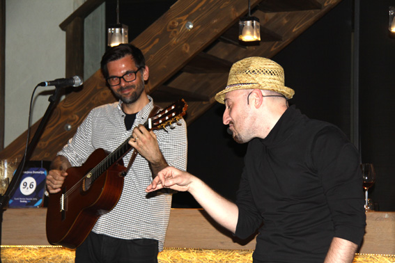 Da sem srečen, ne rabim jaz deklet, jaz skadim en špinel in sem malo zadet (poezija Iztoka Mlakarja)